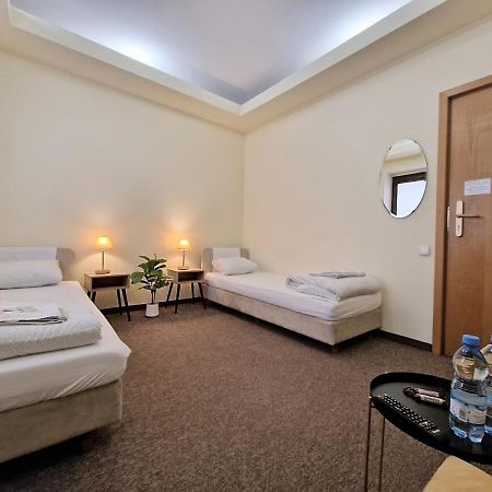 وارسو Helvetia Plus B&B - Private Rooms And Apartments المظهر الخارجي الصورة