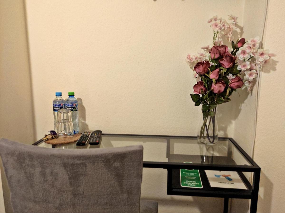 وارسو Helvetia Plus B&B - Private Rooms And Apartments المظهر الخارجي الصورة