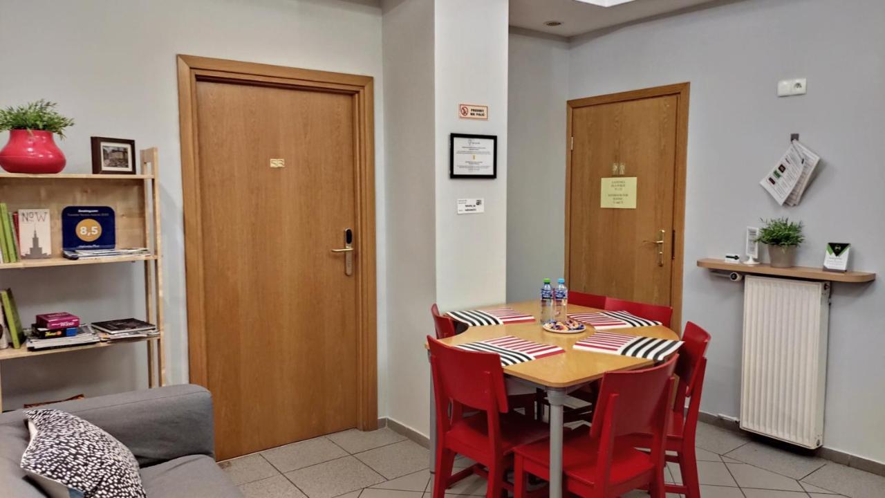وارسو Helvetia Plus B&B - Private Rooms And Apartments المظهر الخارجي الصورة