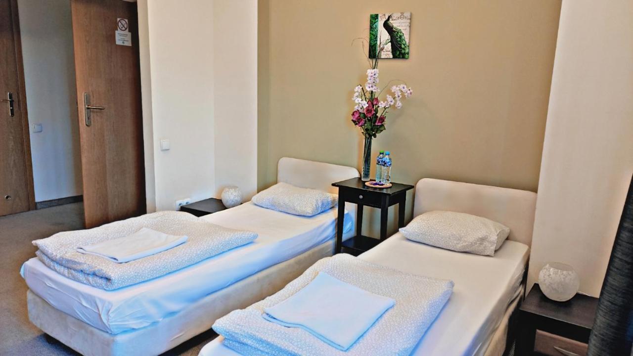 وارسو Helvetia Plus B&B - Private Rooms And Apartments المظهر الخارجي الصورة