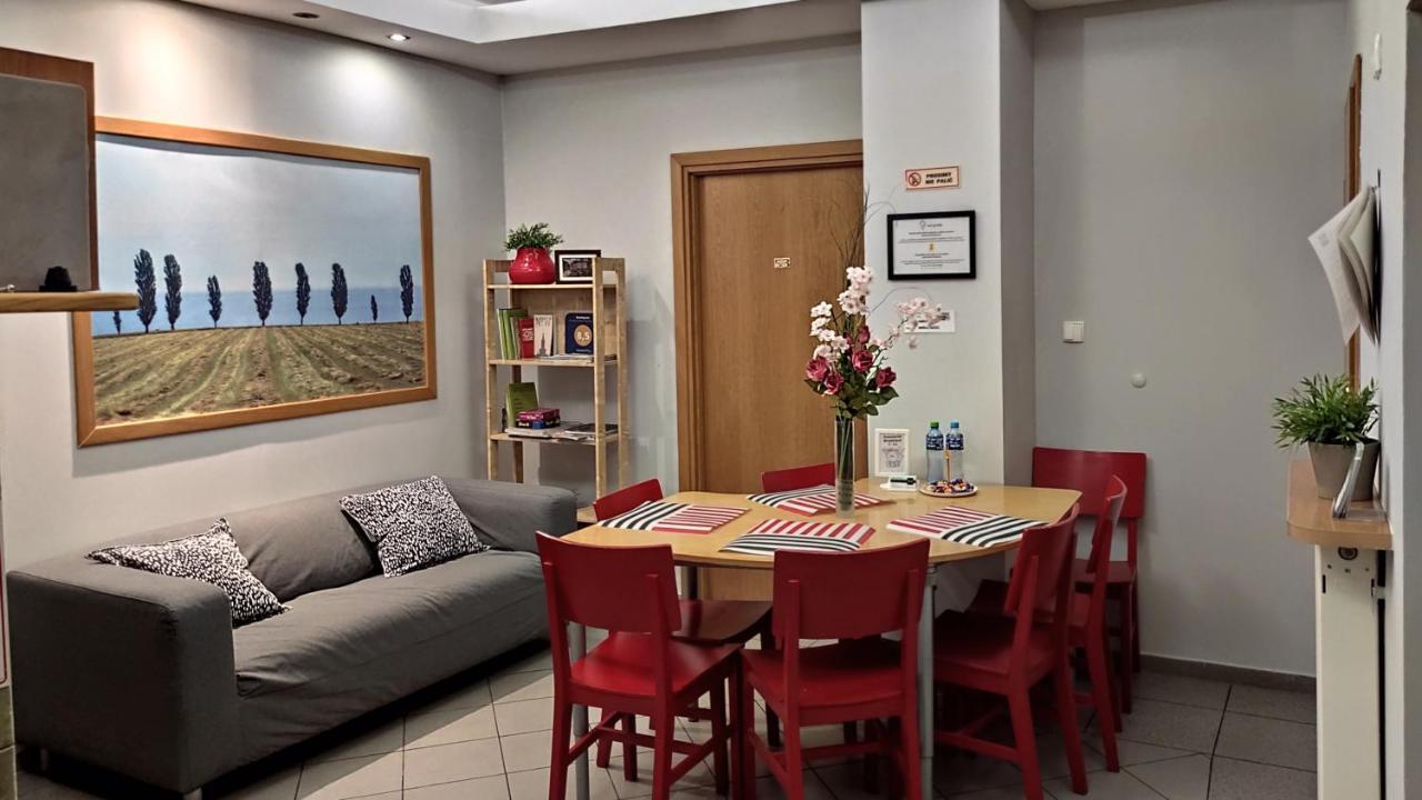 وارسو Helvetia Plus B&B - Private Rooms And Apartments المظهر الخارجي الصورة