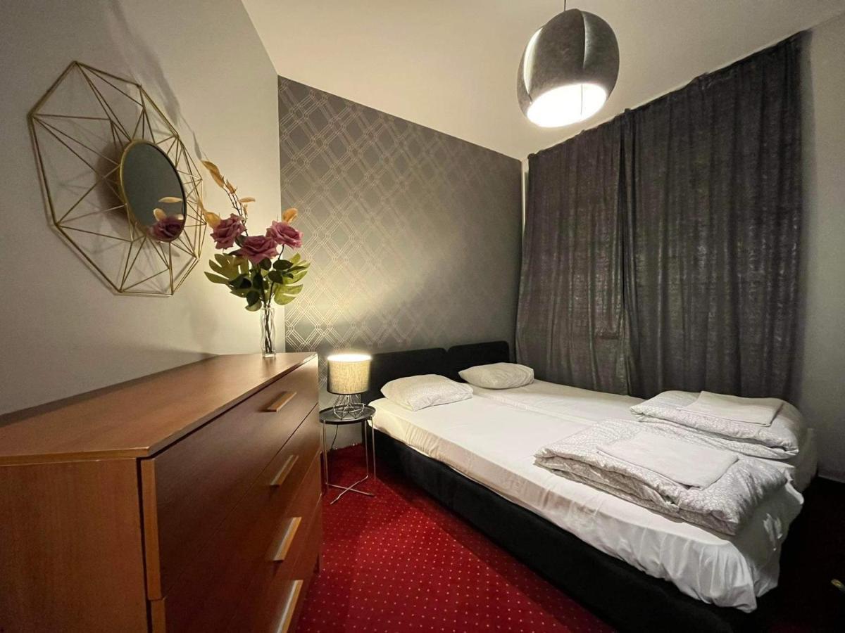 وارسو Helvetia Plus B&B - Private Rooms And Apartments المظهر الخارجي الصورة