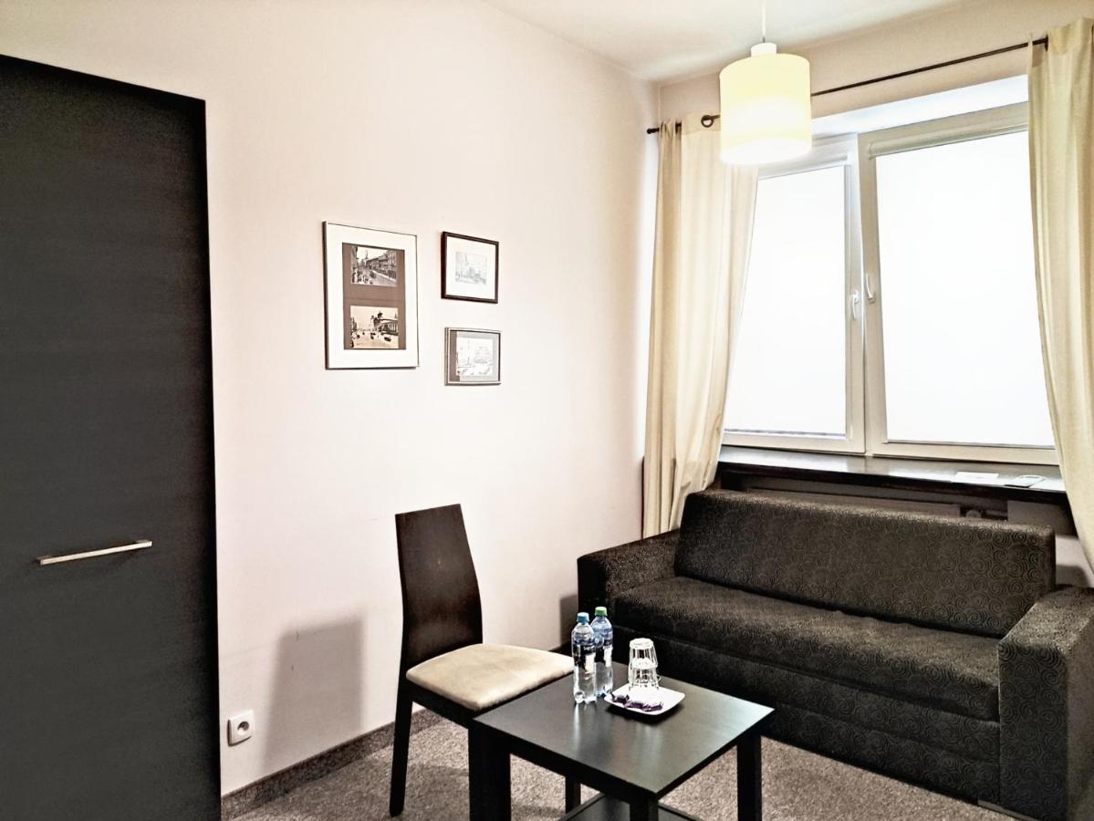 وارسو Helvetia Plus B&B - Private Rooms And Apartments المظهر الخارجي الصورة