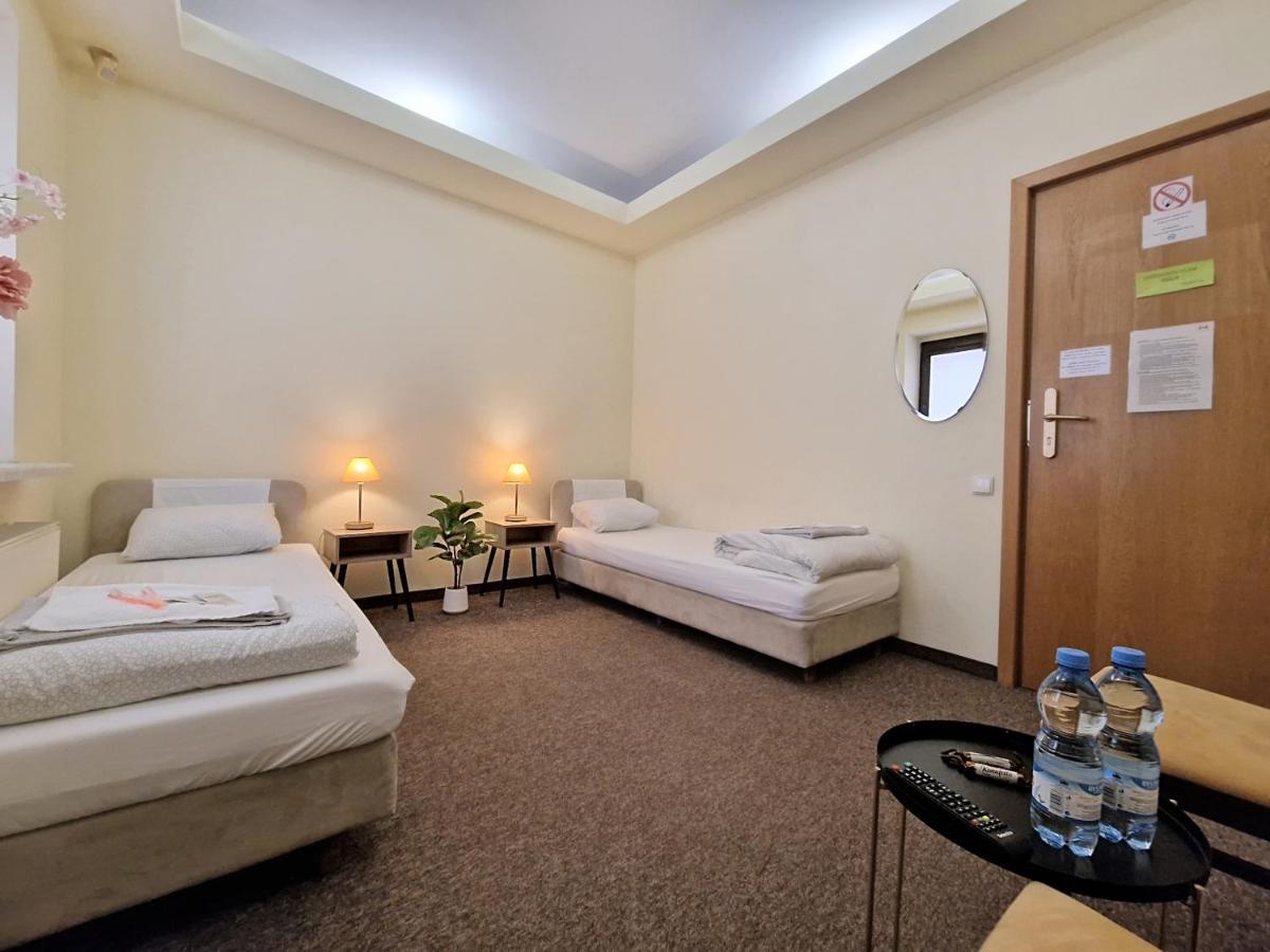 وارسو Helvetia Plus B&B - Private Rooms And Apartments المظهر الخارجي الصورة