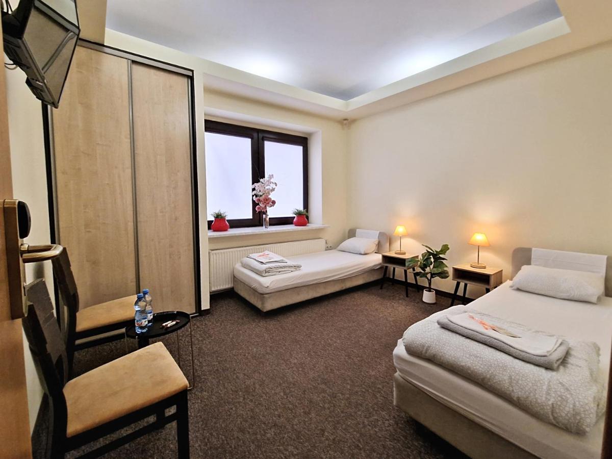 وارسو Helvetia Plus B&B - Private Rooms And Apartments المظهر الخارجي الصورة