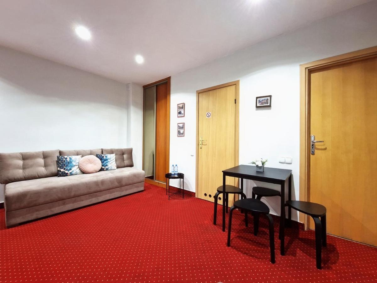 وارسو Helvetia Plus B&B - Private Rooms And Apartments المظهر الخارجي الصورة