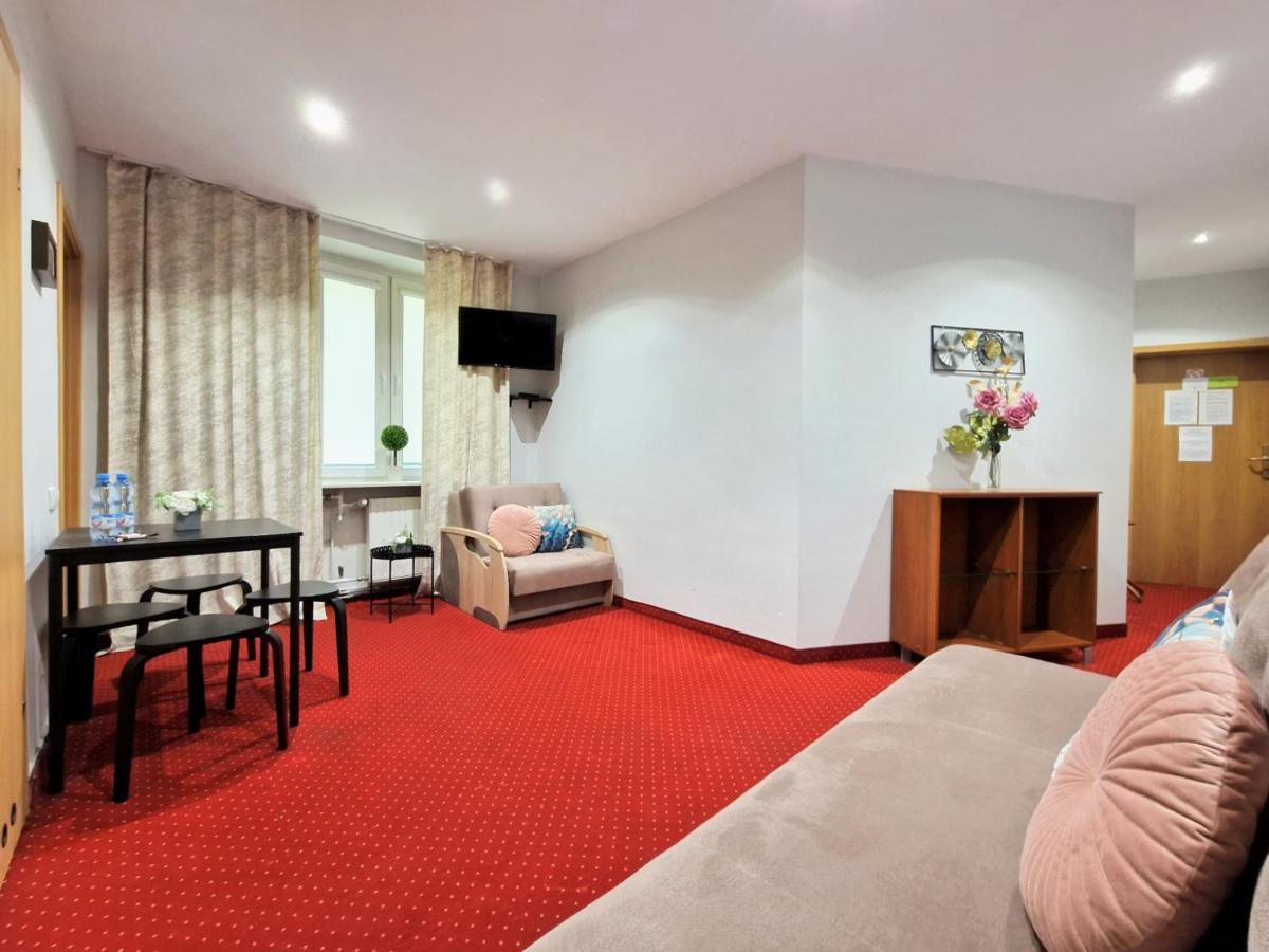 وارسو Helvetia Plus B&B - Private Rooms And Apartments المظهر الخارجي الصورة