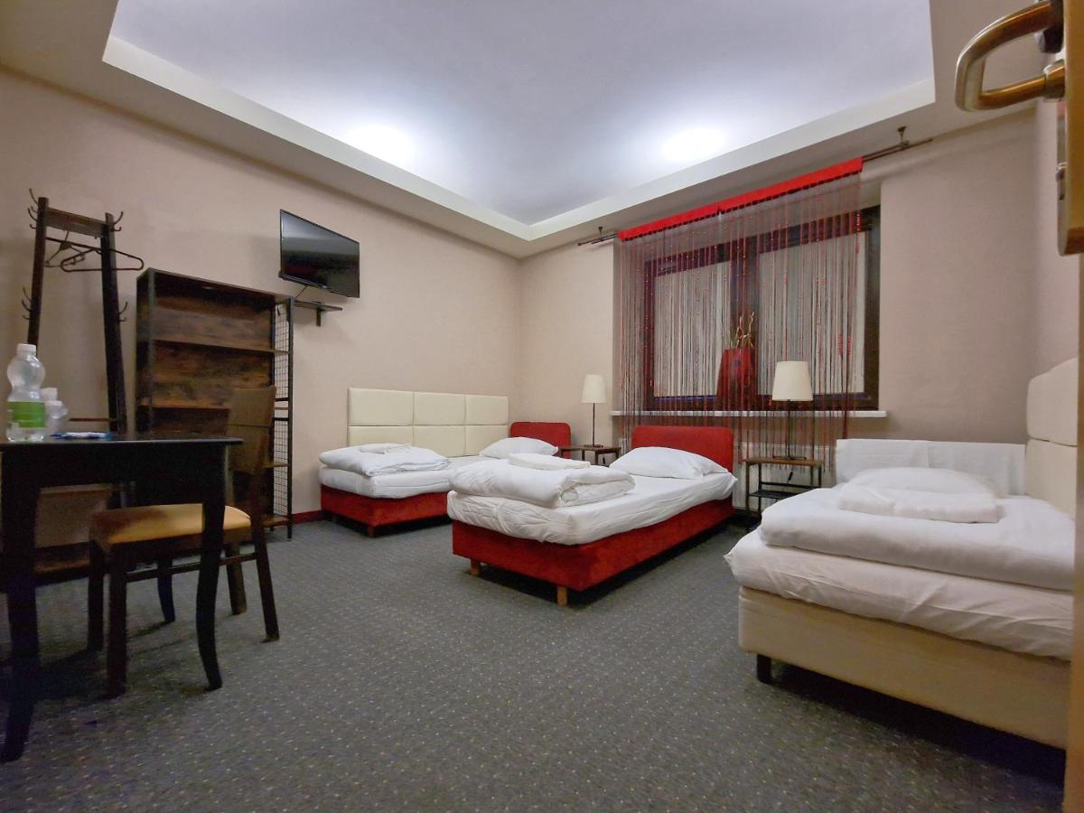 وارسو Helvetia Plus B&B - Private Rooms And Apartments المظهر الخارجي الصورة