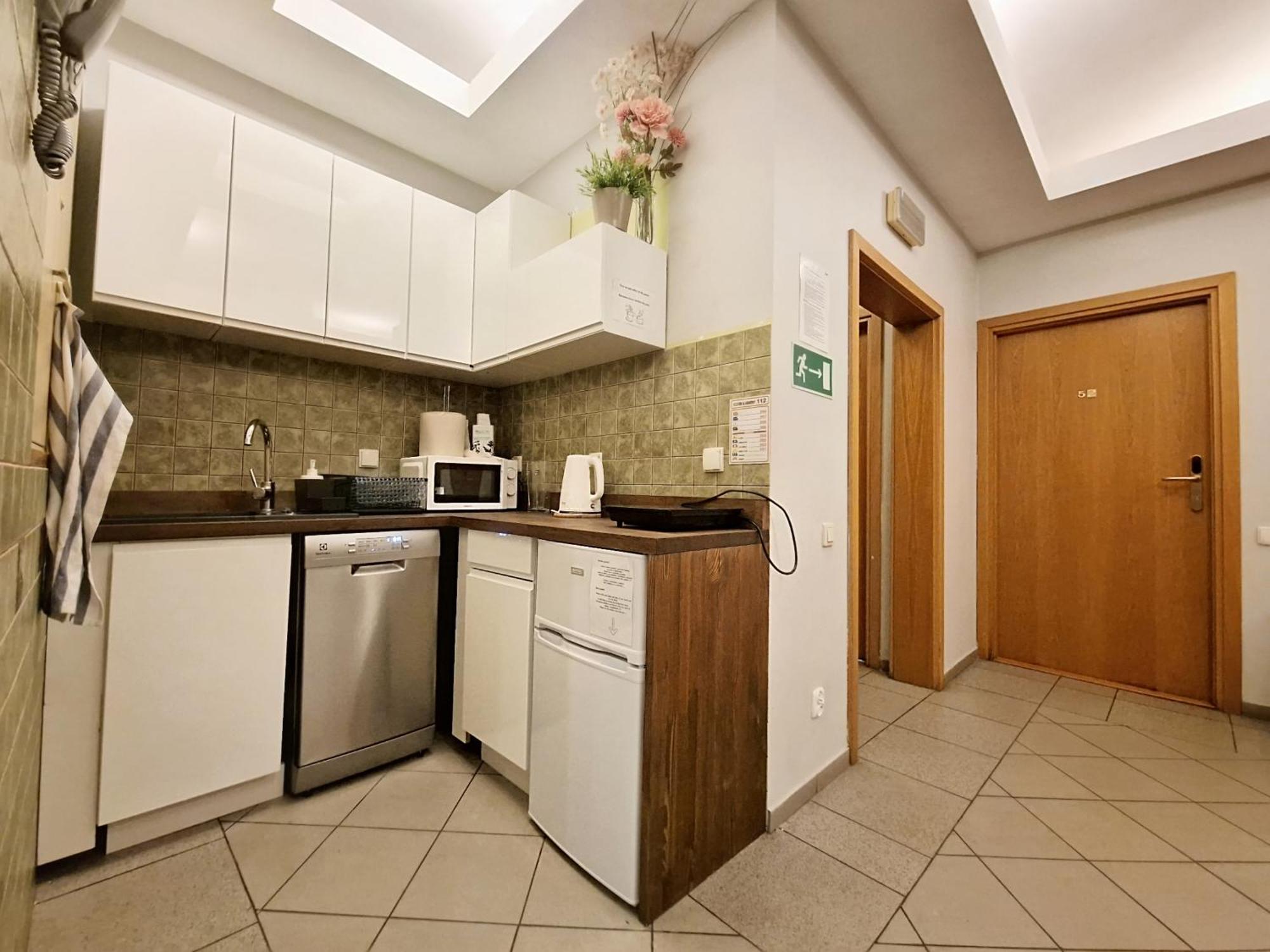 وارسو Helvetia Plus B&B - Private Rooms And Apartments المظهر الخارجي الصورة
