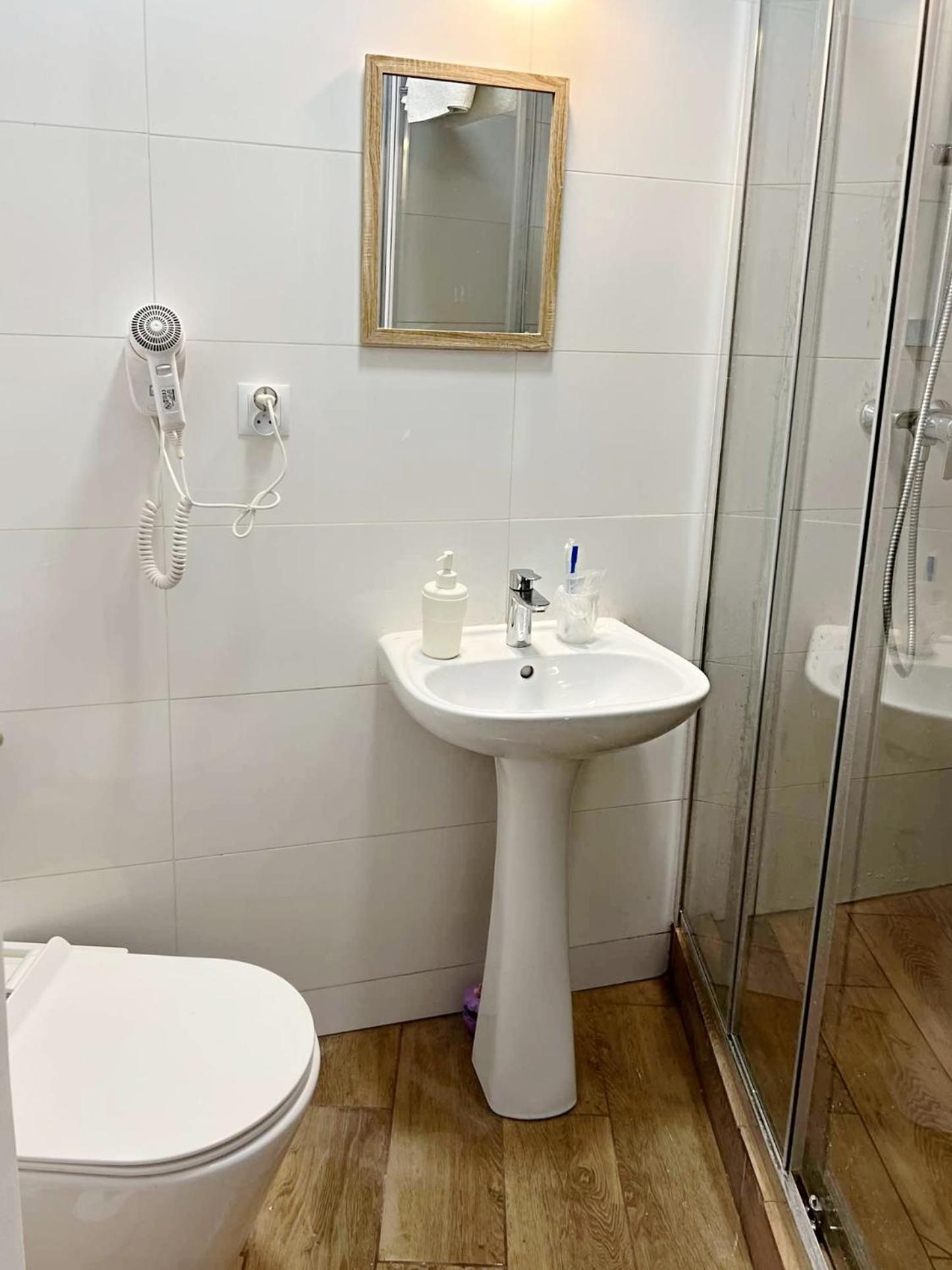 وارسو Helvetia Plus B&B - Private Rooms And Apartments المظهر الخارجي الصورة